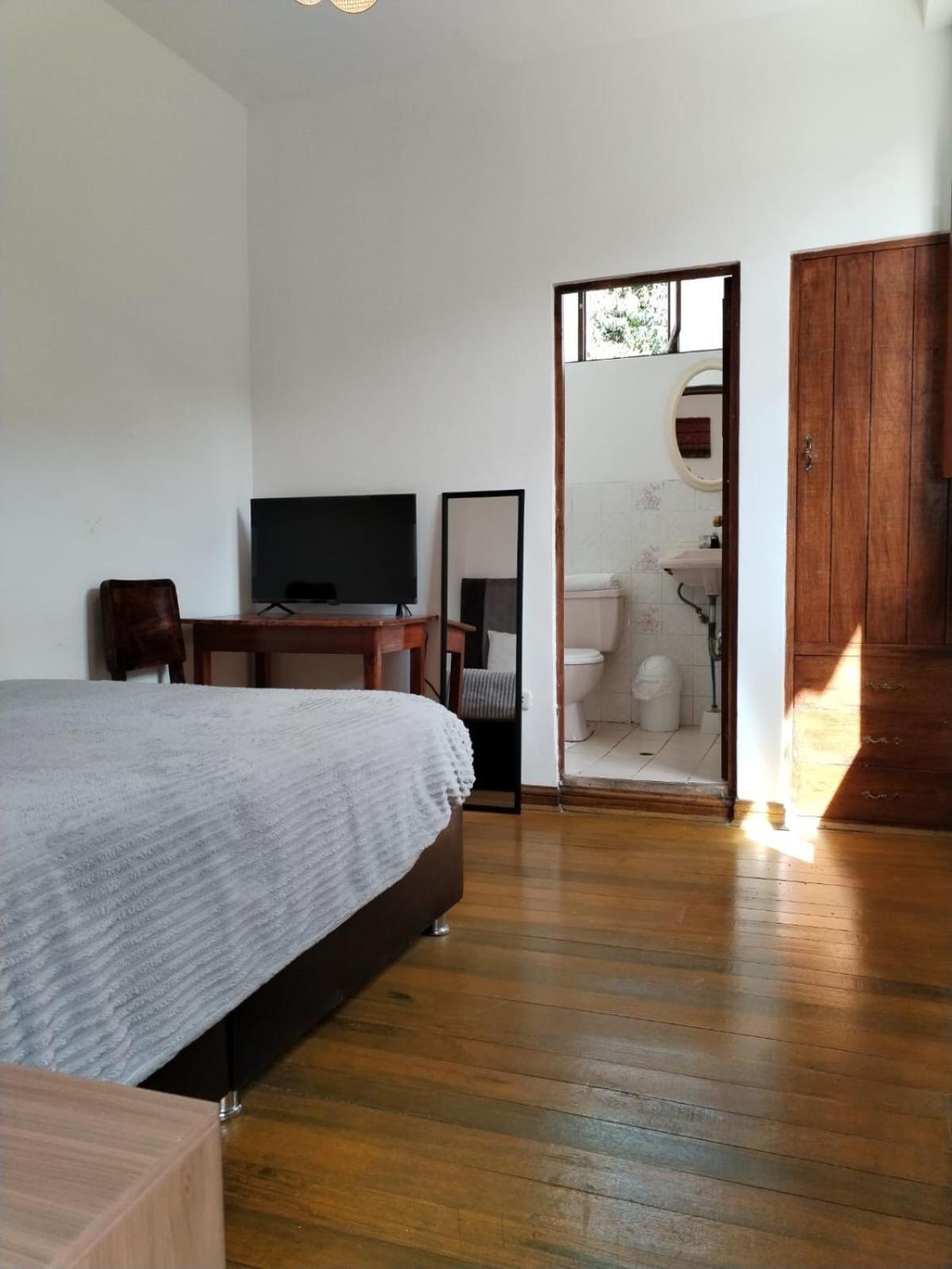 El Jardin De Jeni Pensión *